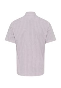 Camicia a maniche corte di colore rosa chiaro con un piccolo motivo geometrico blu. Presenta un colletto a punta e un design a taglio dritto.