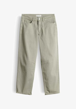 Hellbeige Hose mit geradem Bein, vorne mit Knopf- und Reißverschluss, Gürtelschlaufen und Five-Pocket-Stil, am Bund mit Aufschrift "Opus Pants".