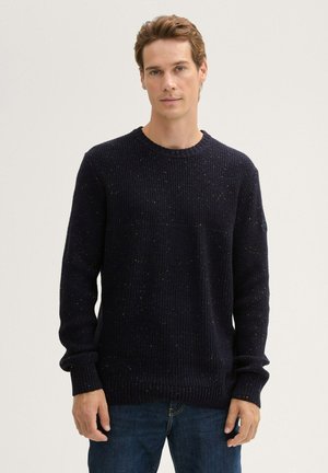 Navy-blauer Strickpullover mit rundem Hals, der ein strukturiertes Muster und mehrfarbige Flecken aufweist, sowie gerippte Bündchen und Saum.