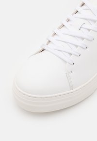 Selected Homme SLHDAVID CHUNKY TRAINER NOOS - Sportcipő - white