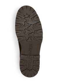 Semelle en caoutchouc noire avec motif de trame texturé, présentant un devant arrondi et un nom de marque embossé, conçue pour l'adhérence et la durabilité.
