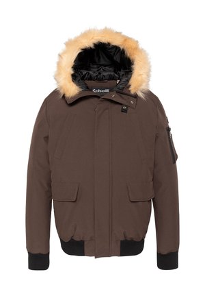 Veste d'hiver marron avec capuche doublée de fourrure, poches avant à rabat, poche zippée sur la manche et poignets et ourlet côtelés noirs.