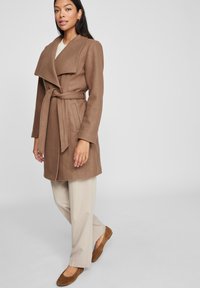 VILA Trench - brown lentil