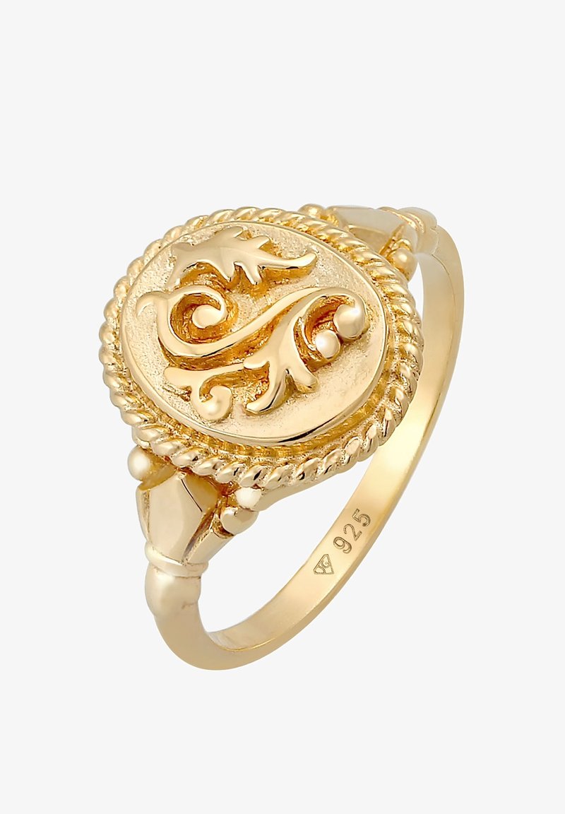 Bague ton or avec face ovale comportant un motif en relief orné de feuilles et de volutes, bordure en corde torsadée, poinçon « 925 » à l'intérieur de l'anneau.
