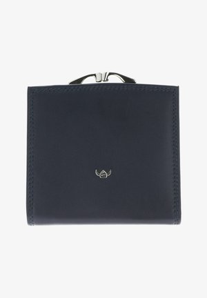 Portefeuille en cuir bleu marine avec fermoir argenté et petit logo argenté centré sur le devant, couture simple le long des bords.