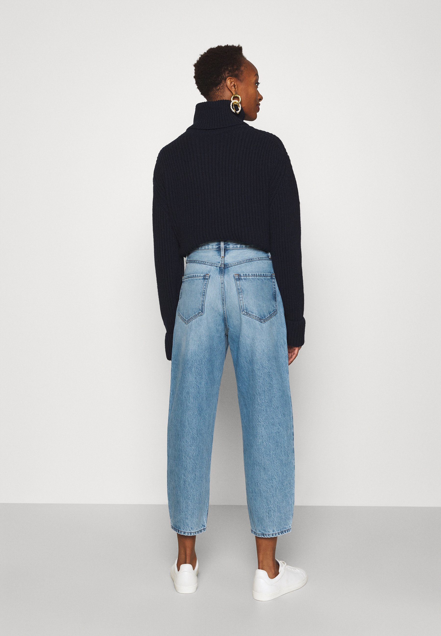 Frame Denim ULTRA HIGH BARREL LEG 