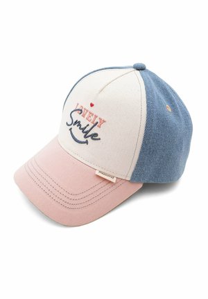 Casquette de baseball pour enfants avec une visière rose, un panneau avant blanc, des panneaux arrière bleus, et le texte "Lovely Smile" brodé avec un petit cœur rouge.