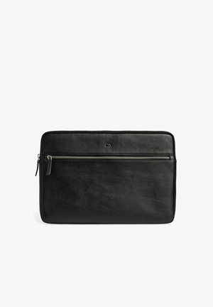 Housse pour ordinateur portable en cuir noir avec poche avant zippée et curseur de fermeture éclair argenté, design rectangulaire et slim.