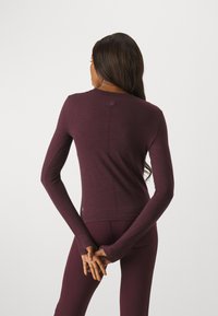 Athleta ASCENT SEAMLESS - Hosszú ujjú felső - spiced cabernet