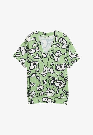 Zeleni kratki rukav majica s V-izrezom, s crno-bijelim cvjetnim uzorkom i teksturiranim pozadinom. Općenit i slobodan kroj.
