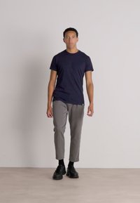 Mads Nørgaard THOR TEE - Pamata T-krekls - navy