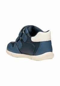 Scarpa in pelle blu con accenti bianchi, design alto, due cinturini in velcro e una fodera in tessuto testurizzato. Presenta una suola in gomma di colore chiaro.