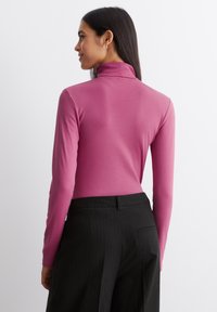 Marc O'Polo DENIM TURTLENECK - Langarmshirt - wild aster