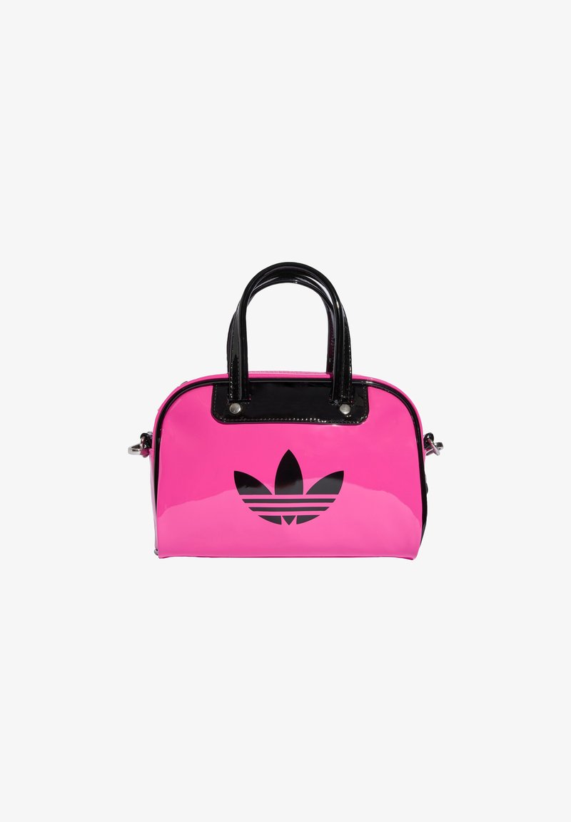 Roze patentna torbica sa crnim logotipom i drškama, sa zaobljenim oblikom i zatvaranjem na patentni zatvarač. Sjajna tekstura poboljšava vidljivost.