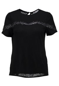 Blusa negra de manga corta con detalles de encaje en el pecho y las mangas, escote redondo y pequeña apertura con botón en la parte posterior.