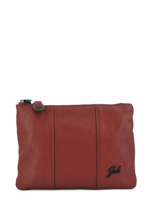 Piccola pochette rettangolare in pelle marrone con chiusura a cerniera e logo "Gab" nell'angolo in basso a destra.
