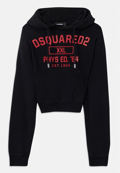 Must jälgitud kapuutsiga ja nööridega must lühendatud pusa, millel on ees punane "DSQUARED2 XXL PHYS ED. '64 EST. 1964" tekst.