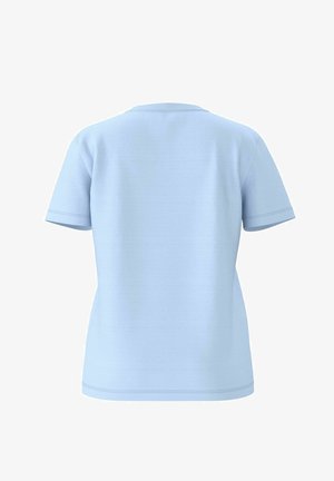 Hellblaues T-Shirt aus glattem Stoff, mit kurzen Ärmeln, einem runden Halsausschnitt und minimaler Nahtdetails an den Kanten.