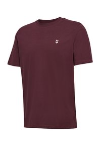 Bordeaux crew neck T-shirt lavet af glat bomuld, med korte ærmer og et lille hvidt chevron-logo på venstre bryst.