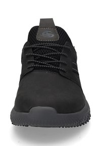 Schwarze Sportschuhe mit einem synthetischen Obermaterial, Mesh-Details, runder Zehenform und strukturiertem Gummisohle. Ausgestattet mit Schnürsenkeln und einer gepolsterten Zunge.