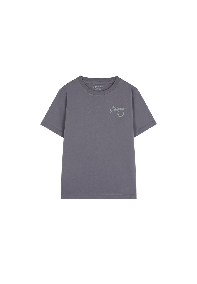 Camiseta de algodón gris con mangas cortas, escote redondo y un pequeño logo verde impreso en el lado izquierdo del pecho. Textura suave, diseño casual.