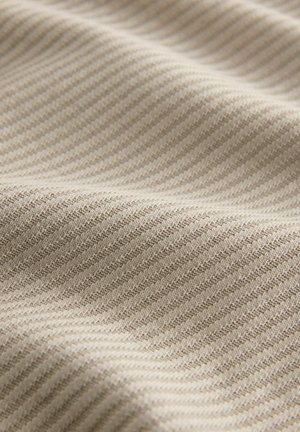 Vaaleanbeige kangas, jossa on vino ribbitekstuuri, joka esittelee hillittyjä kuvioita ja sävyjen vaihteluja. Pehmeä ja kevyt materiaali.