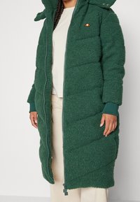 Ellesse Zimní kabát - dark green