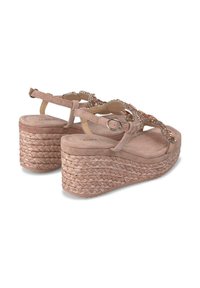 Sandali con zeppa in suede rosa, dotati di suole in juta intrecciata e cinturini decorati. Presentano cinturini alla caviglia regolabili e una soletta imbottita.