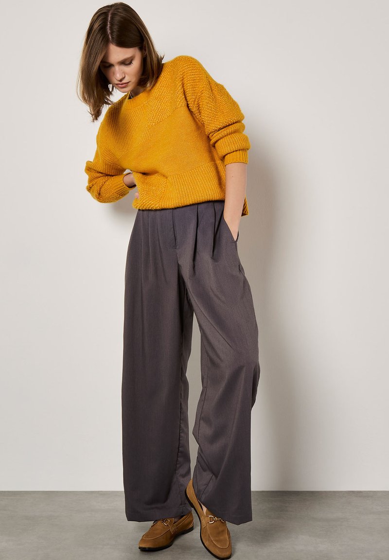 Apricot Trui mosterdgeel