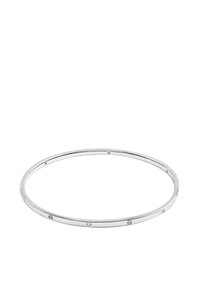 Srebrna bransoletka, okrągły kształt z gładkim wykończeniem. Posiada małe okrągłe akcenty, naprzemienne między wypolerowanymi a przezroczystymi kamieniami.