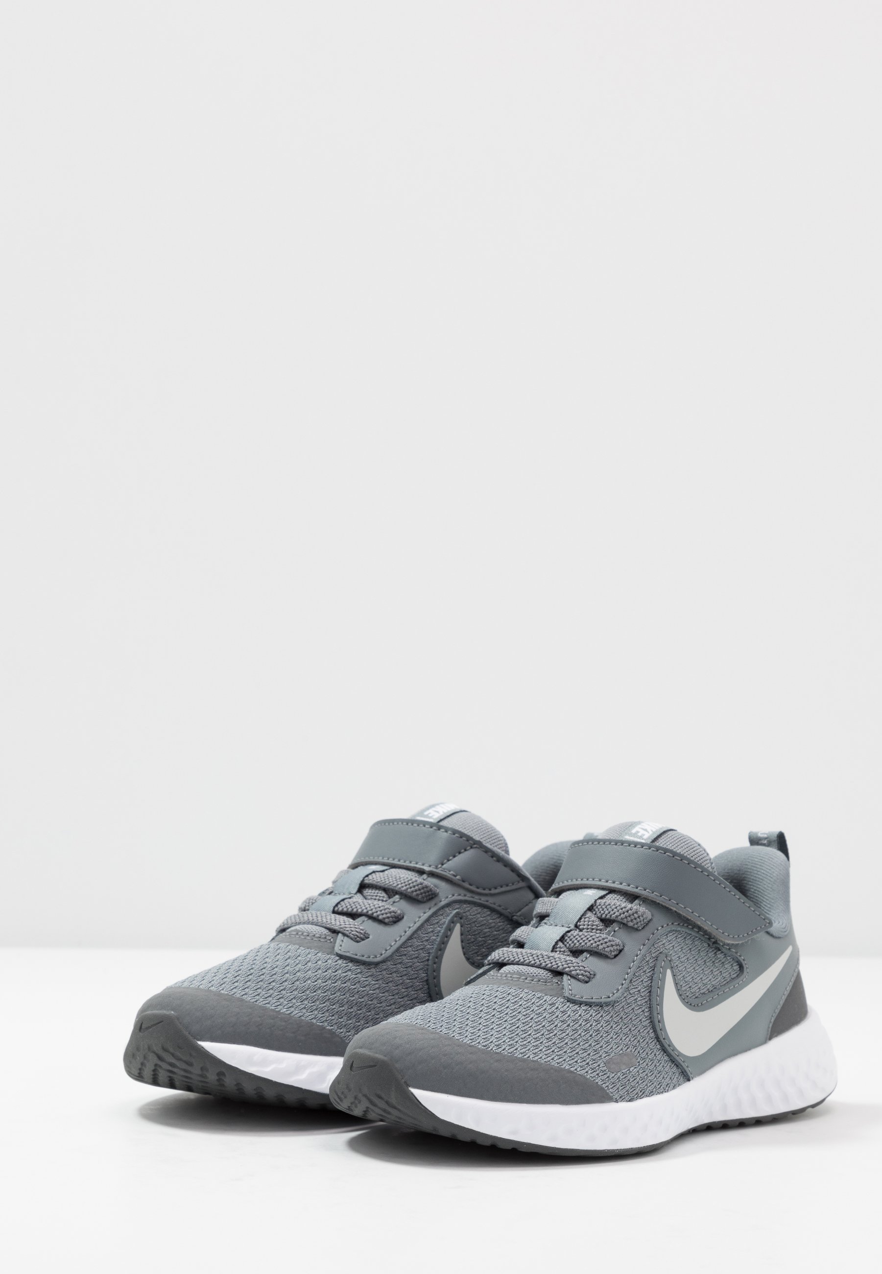 asos nike revolution 5
