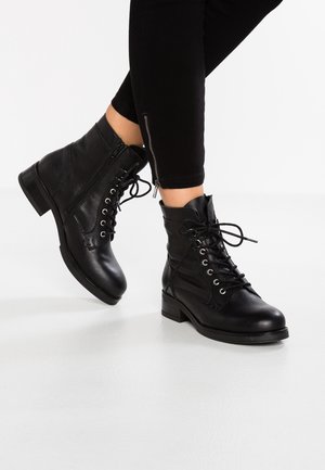 Winter boots - black