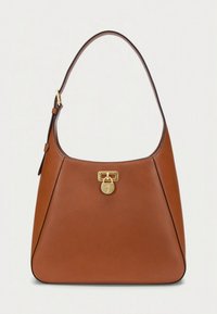 Pruun nahast käekott, millel on sile tekstuur, kolmnurkne kuju, peened õmblused ja kuldse riistvara lukuga sulgur.