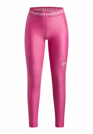 Roze Under Armour leggings met volledige lengte, met een elastische merkband in de taille en een klein logo op de bovenkant van het dijbeen, afgebeeld tegen een witte achtergrond.