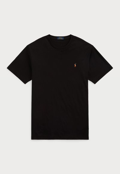 Μαύρη βαμβακερή μπλούζα με στρογγυλή λαιμόκοψη, κοντά μανίκια και μικρό, πολύχρωμο κεντημένο λογότυπο στο στήθος.