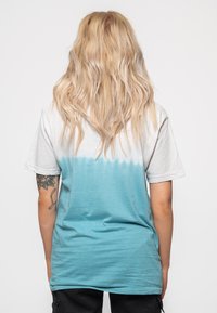 Paradiso Clothing THE DOORS LIGHT MY FIRE STACKED BLUE DYE WASH - Print T-shirt - blue