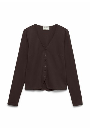 Cardigan court à manches longues marron foncé avec col en V et sept boutons sur le devant, étalé  à plat sur un fond blanc.