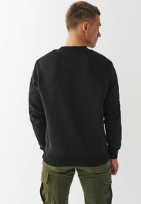 Next CREW - Bluza