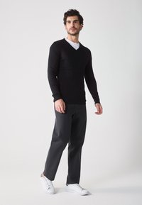 Pier One Neule - black