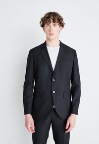 Must jakk on valmistatud siledast kangast; sellel on kaks esist taskut, üks rinnatasku ja kaks nuppu; slim-fit stiil.