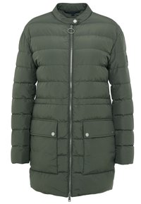 Olivově zelená péřová bunda s výstřihovým límcem, předním zipem, dvěma kapsami na patentky a prošívanou texturou. Jednoduchý, funkční design.