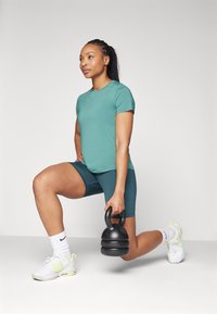 Nike Performance ONE CLASSIC  - Športové tričko - bicoastal/black