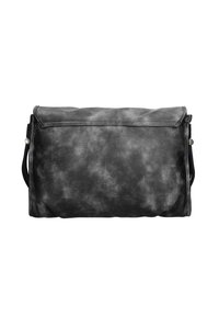 Sac à épaule en cuir noir avec une finition texturée, de forme rectangulaire, à rabat repliable et une poignée latérale pour un transport facile.