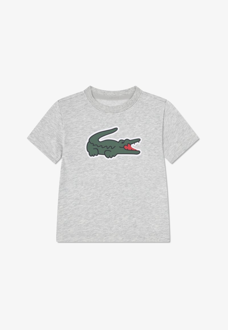 Γκρι βαμβακερό t-shirt με γραφικό ενός πράσινου κροκόδειλου με κόκκινο στόμα, στρογγυλή λαιμόκοψη και κοντά μανίκια.