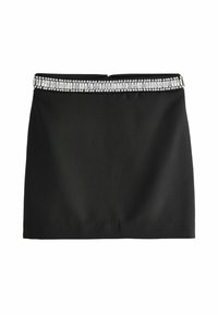 Čierna mini sukňa s dekoračným strieborným korálkovým pásom. Hladká tkanina, priliehavý strih, čisté okraje a diskrétne zapínanie na zips na zadnej strane.