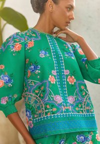 Love & Roses CREW NECK FLORAL PRINTED - Blūze - green floral