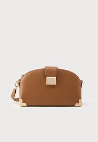 Kijelölve, dark tan