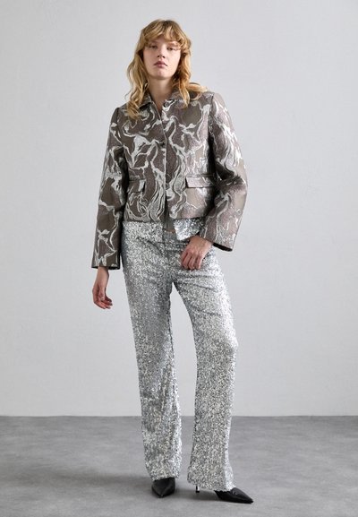 Stine Goya BOXY STRAIGHT JACKET - Blazer - silver/taupe