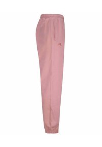 Pantalones de chándal rosas con un diseño ajustado, hechos de una tela suave. Presentan una cinturilla elástica, bolsillos laterales y un logo sutil en el muslo.