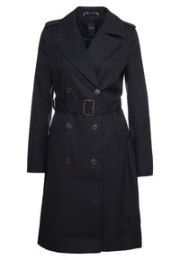 Černý dvouvrstvý trenčkot s širokými klopami, páskem s přezkou, epauletami na ramenou a zapínáním na knoflíky.